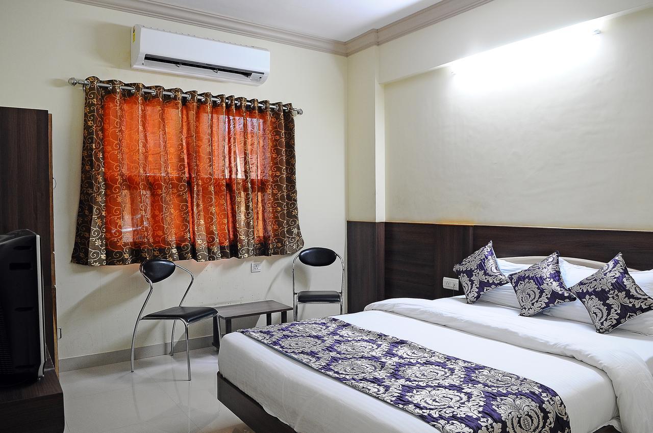 Hotel Bansi Dwārka Zewnętrze zdjęcie