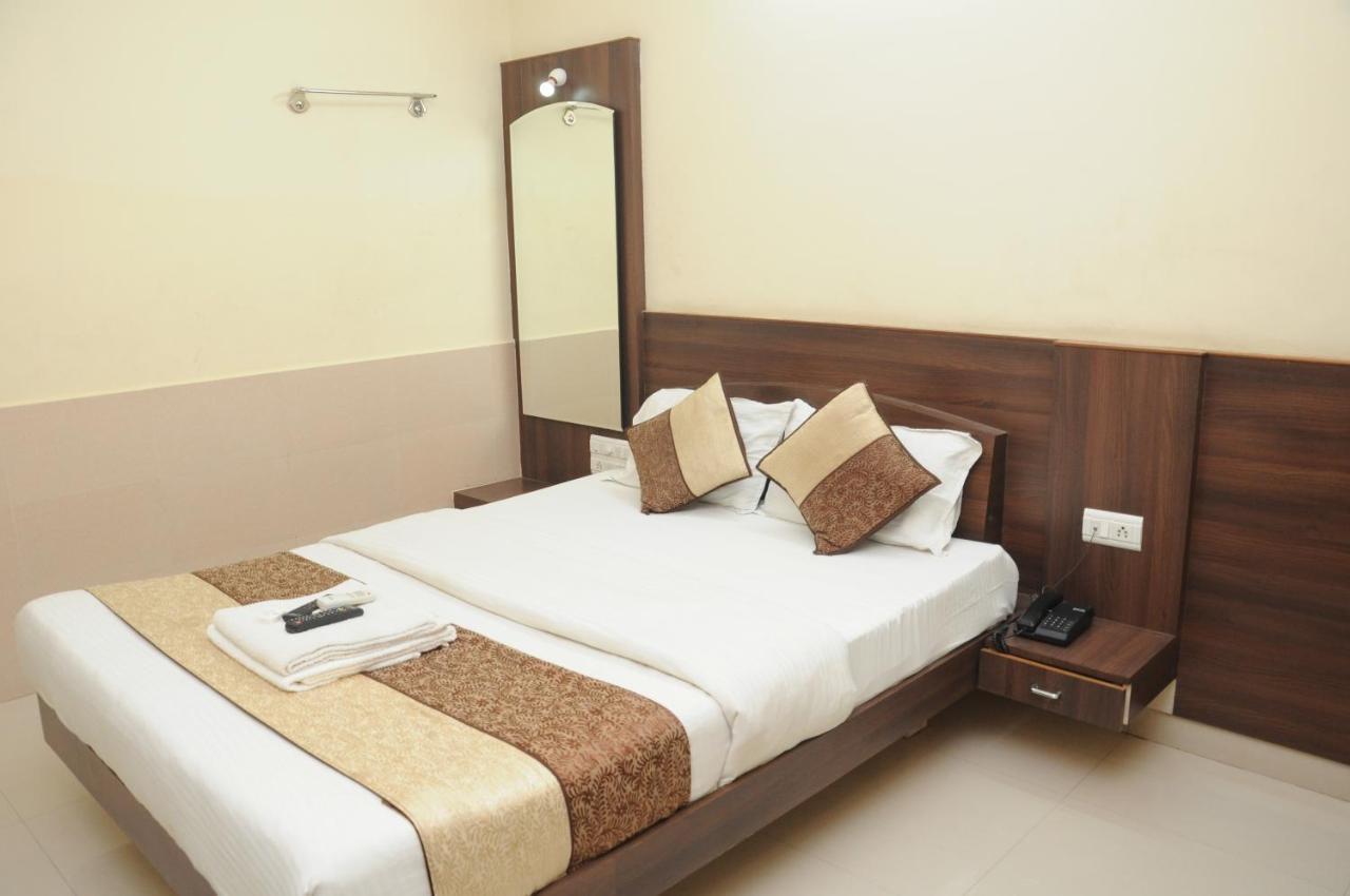 Hotel Bansi Dwārka Zewnętrze zdjęcie