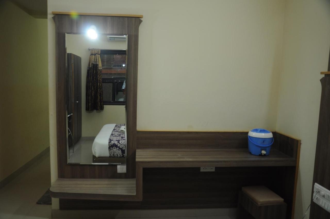 Hotel Bansi Dwārka Zewnętrze zdjęcie
