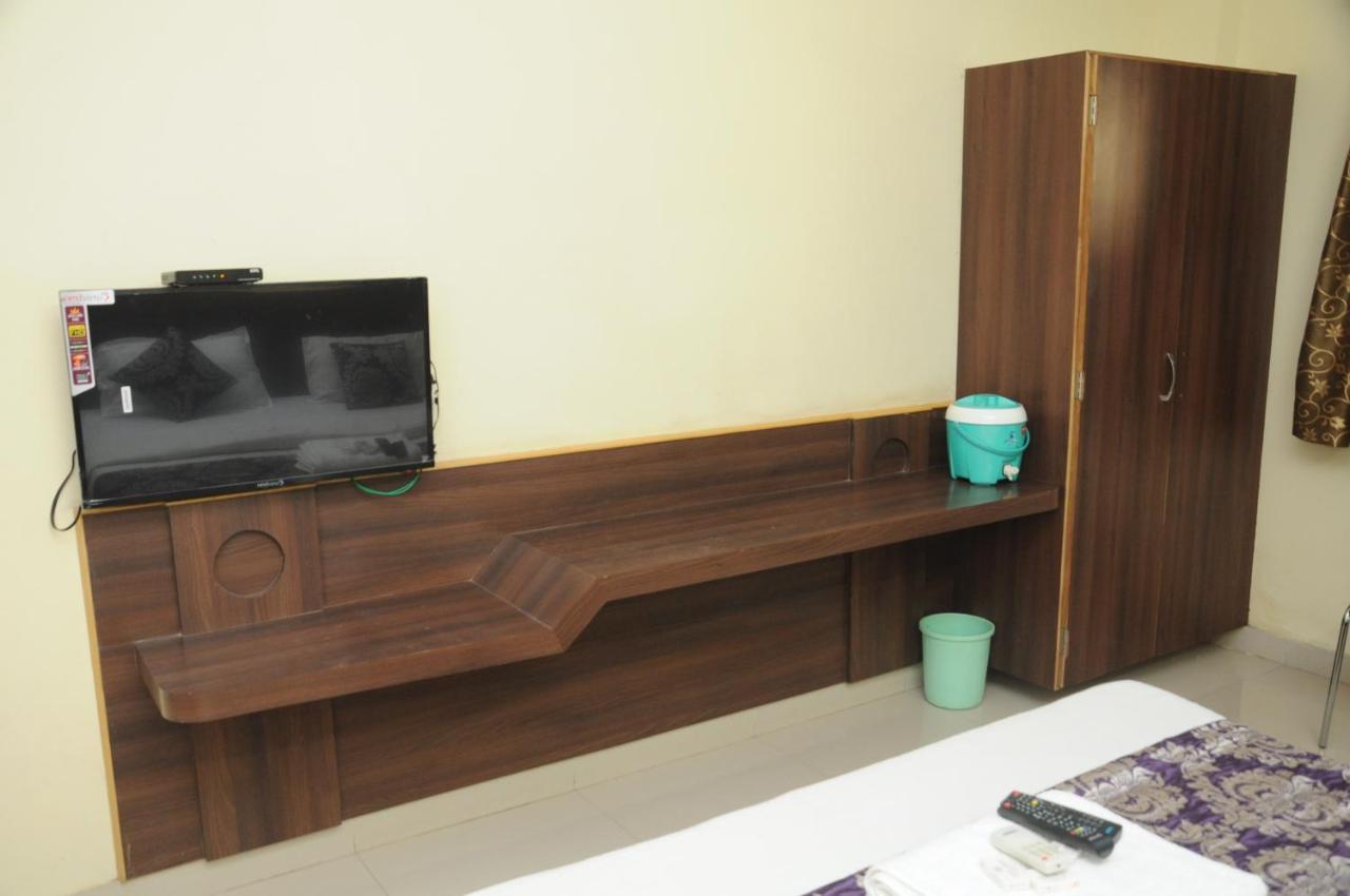 Hotel Bansi Dwārka Zewnętrze zdjęcie